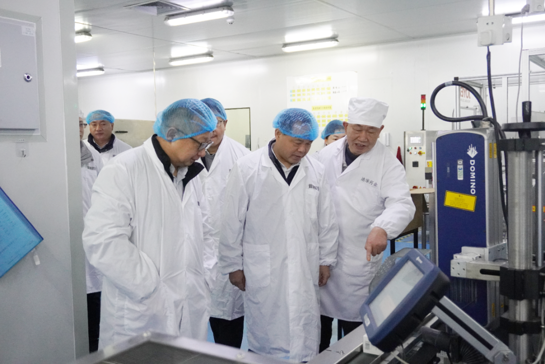 【企业新闻】重庆市万州经开区党工委副书记、管委会主任，区政府党组副书记钟涛一行莅临尊龙凯时-人生就是博药业考察调研